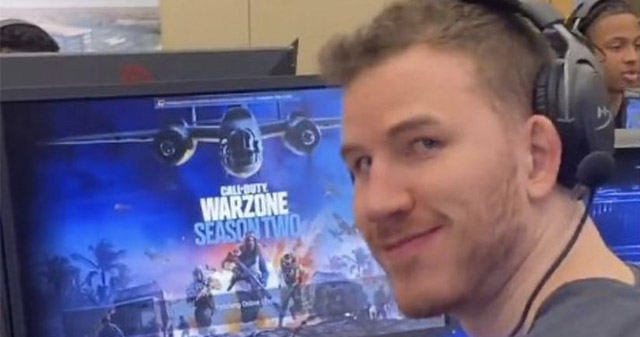 Spurs' Poeltl gets behind the controller for some 'Call of Duty' at Port San Antonio